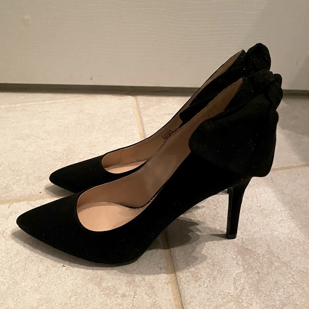 Jessica Simpson black bow heels